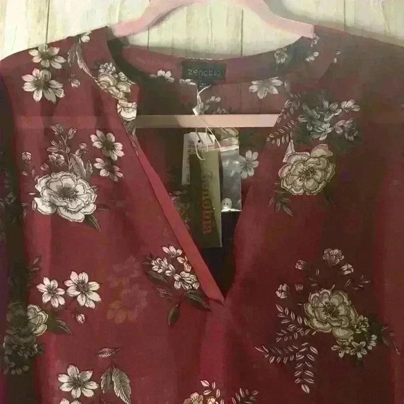 Burgundy floral sheer blouse Size 1X - Picture 4 of 5